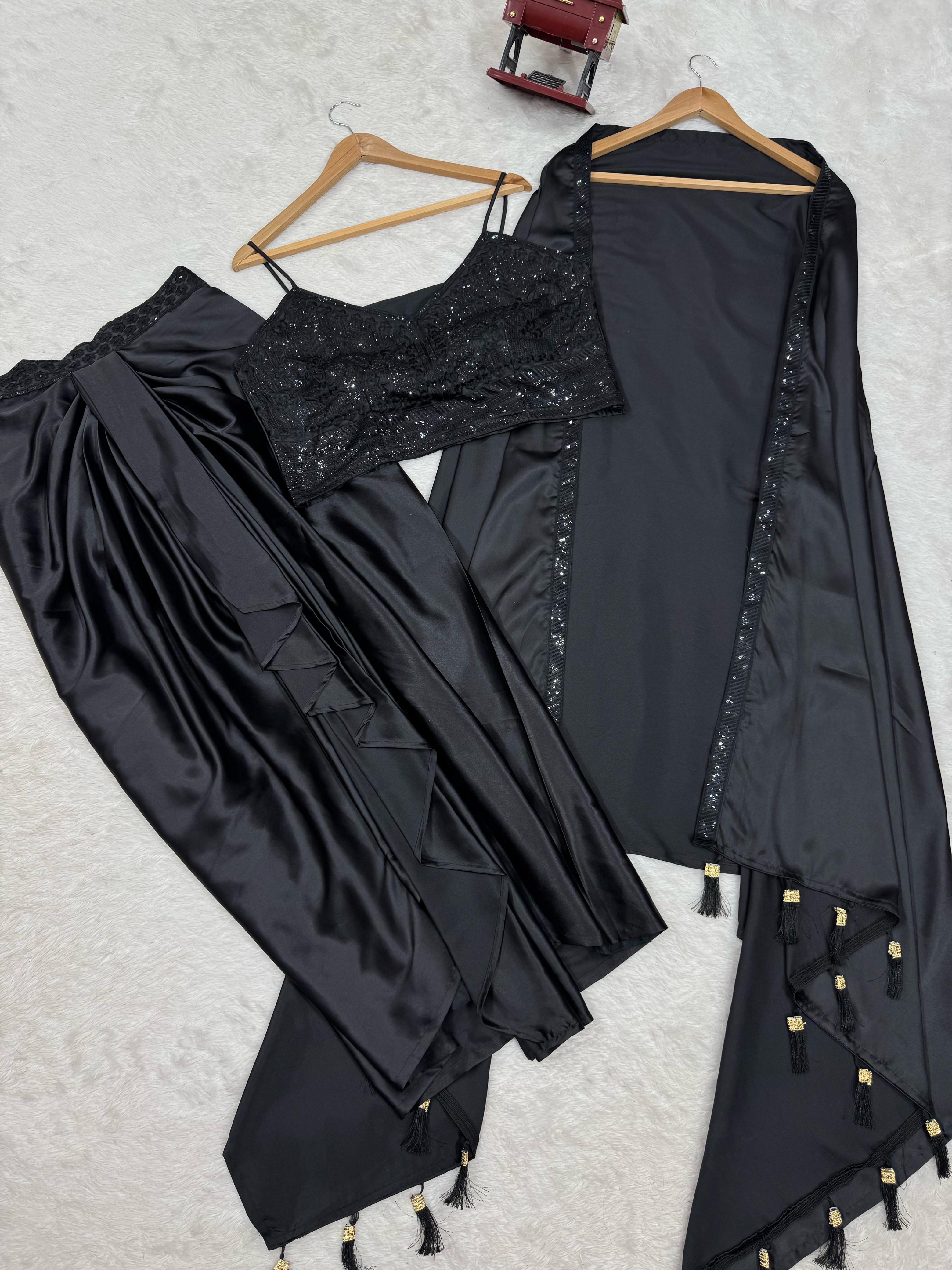 Zoomed-in look at the choli fabric texture and design