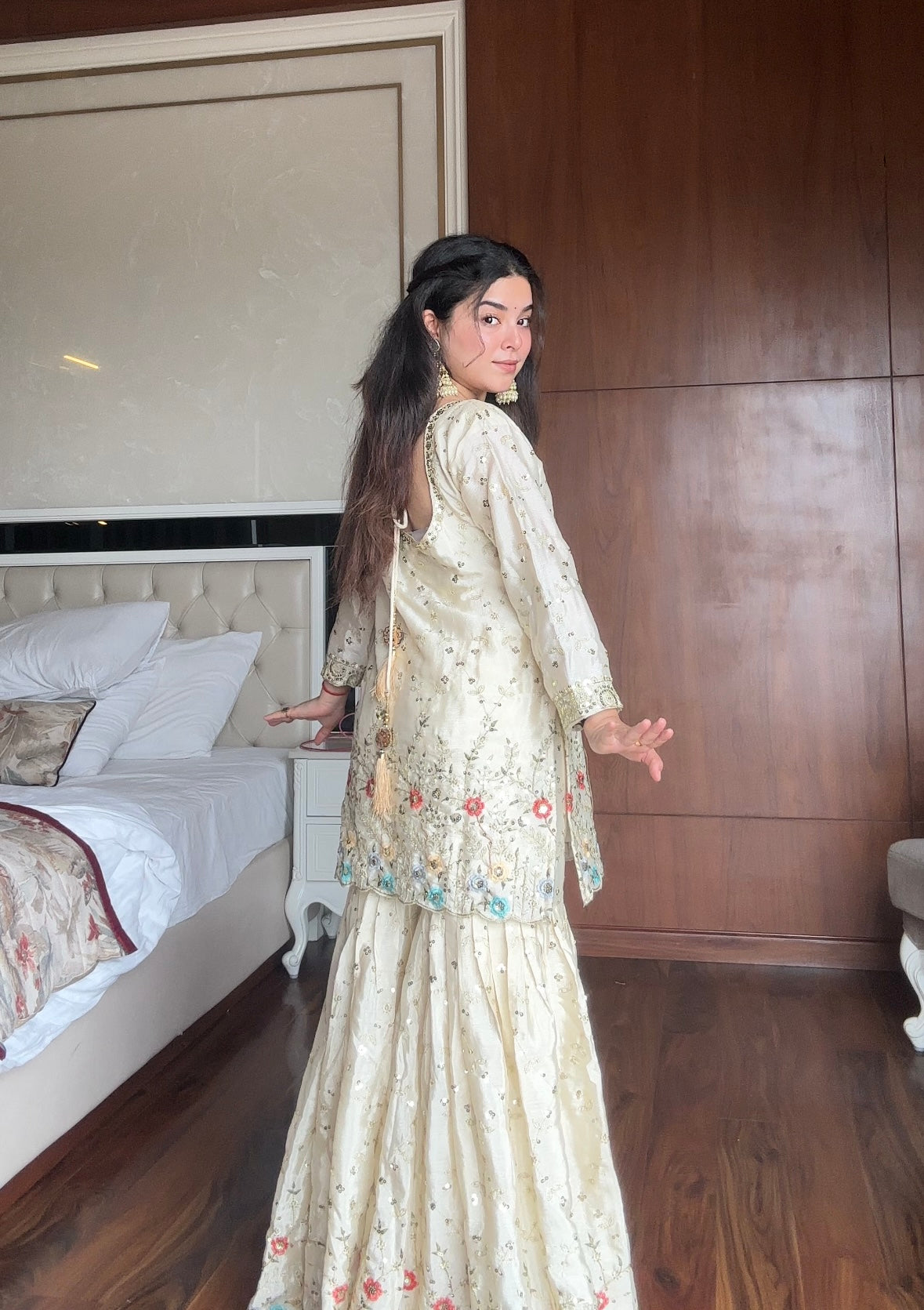 ELEGANCE WITH THIS IVORY EMBROIDERED SARARA PAIR