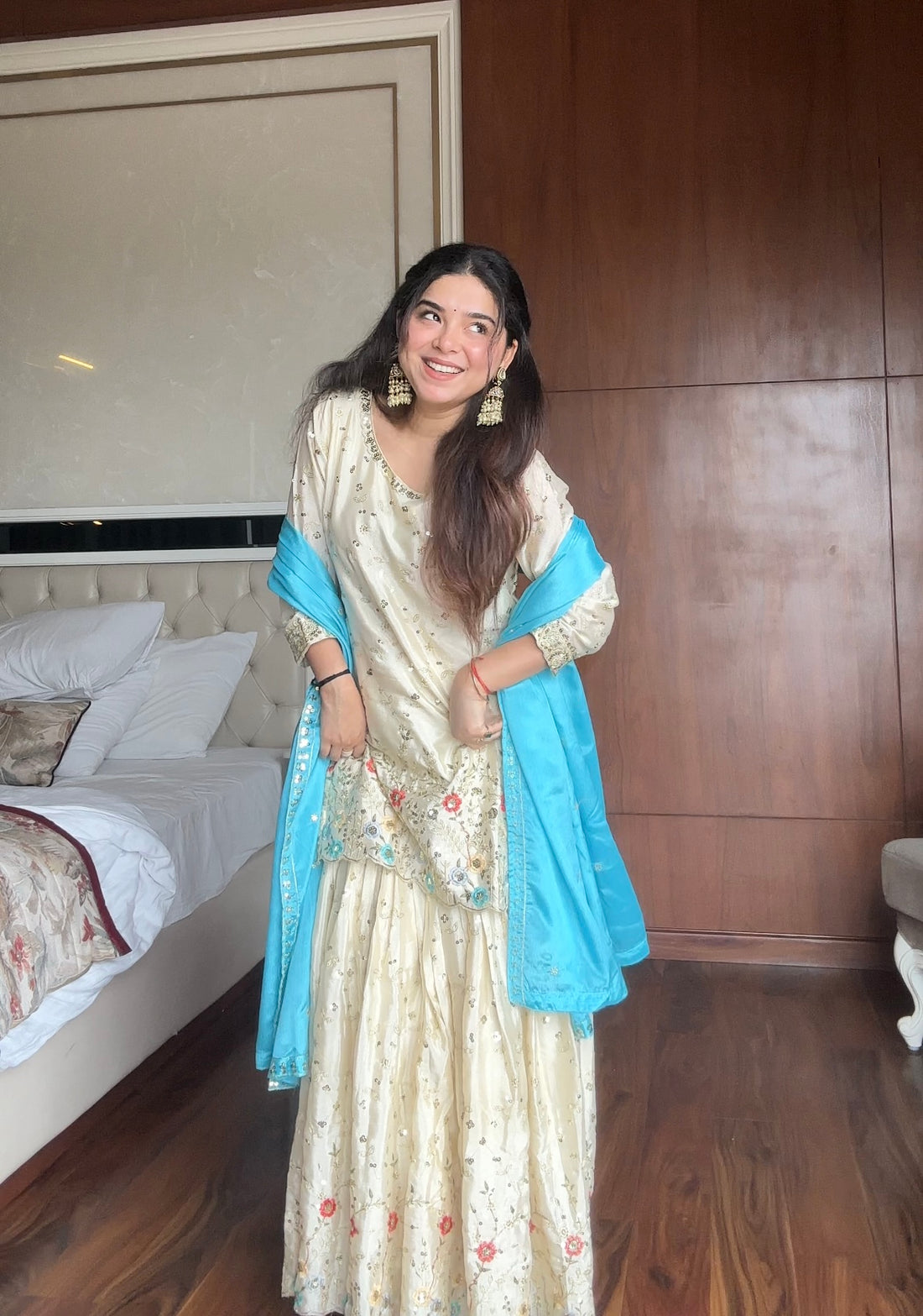 ELEGANCE WITH THIS IVORY EMBROIDERED SARARA PAIR