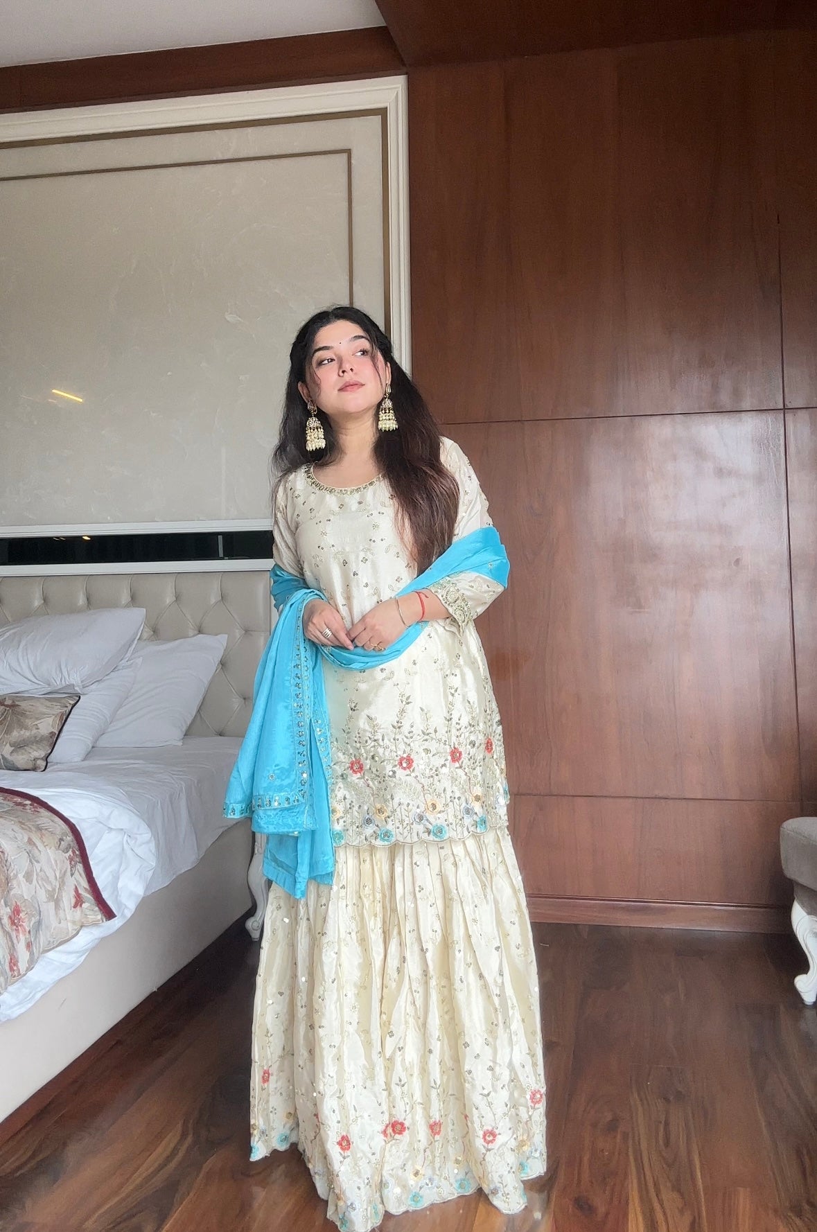 ELEGANCE WITH THIS IVORY EMBROIDERED SARARA PAIR