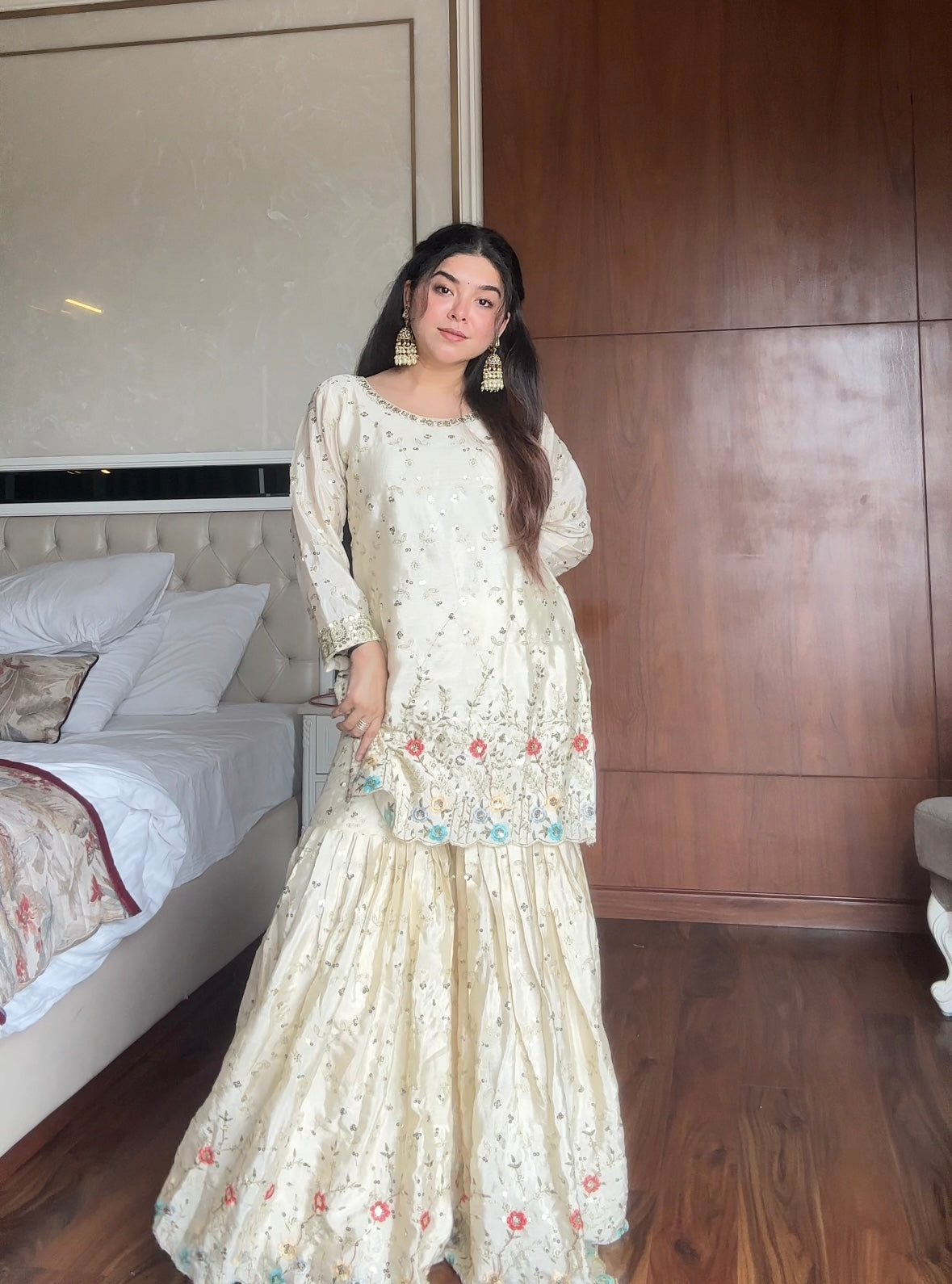 ELEGANCE WITH THIS IVORY EMBROIDERED SARARA PAIR