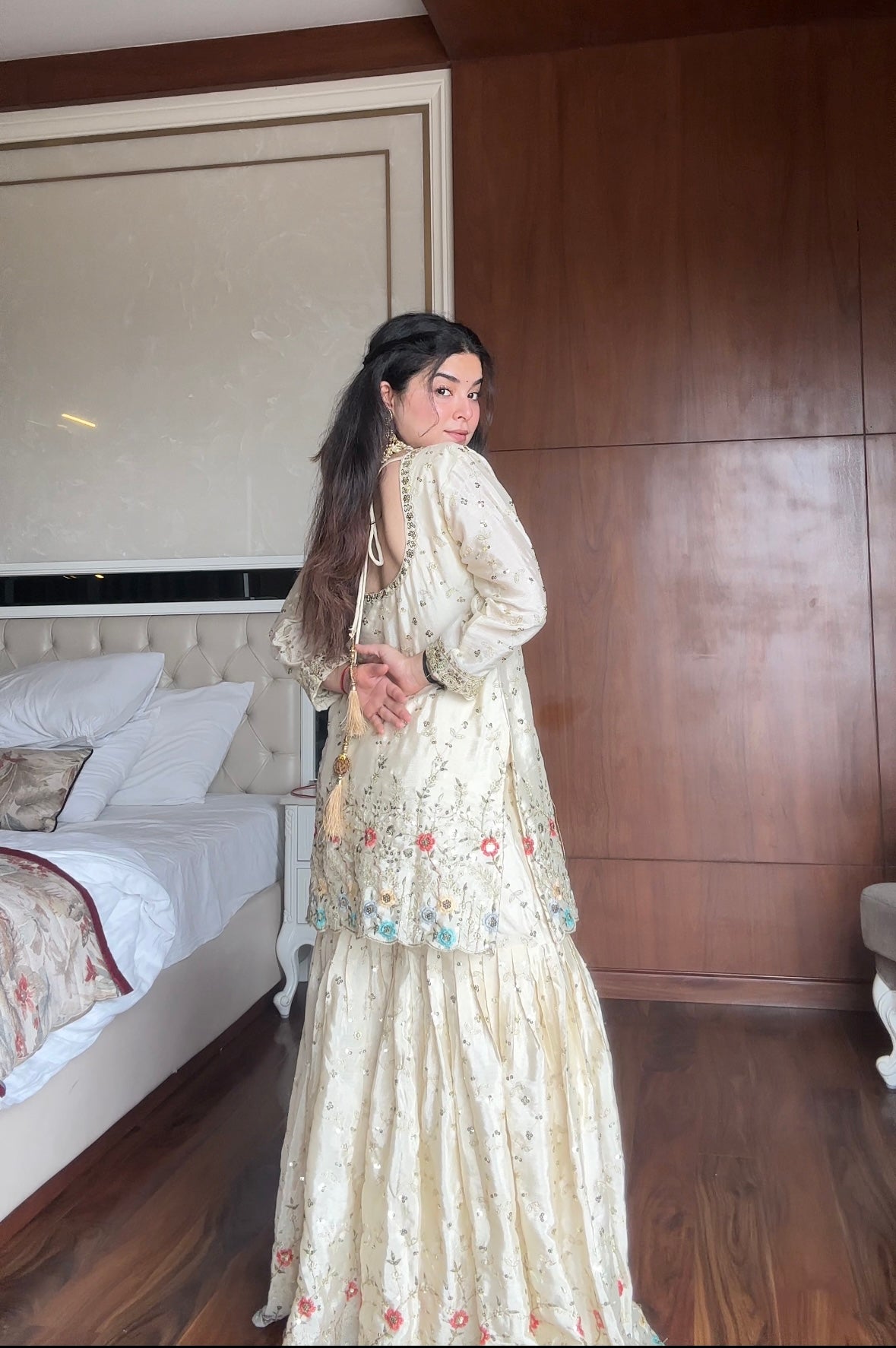 ELEGANCE WITH THIS IVORY EMBROIDERED SARARA PAIR