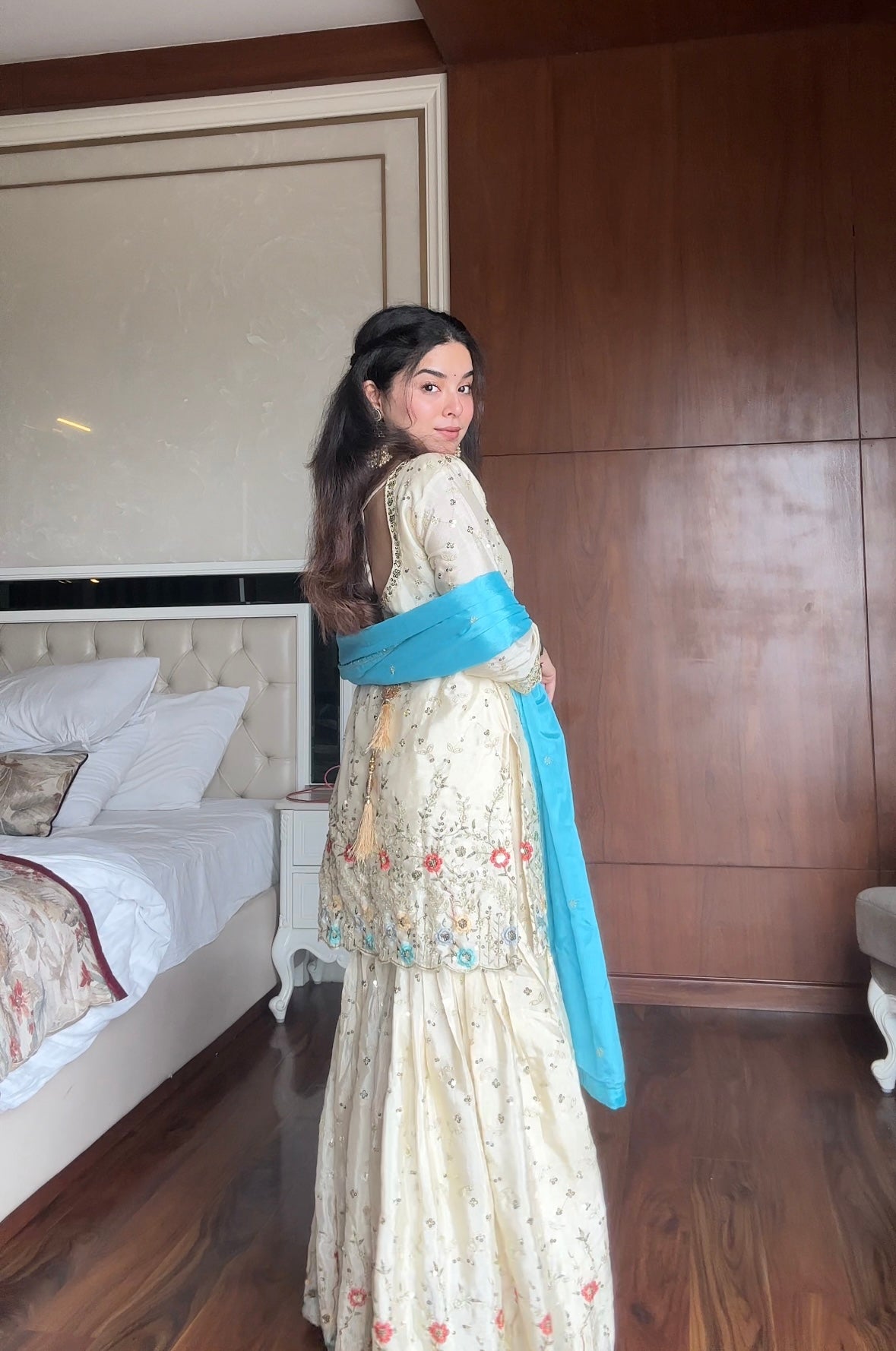 ELEGANCE WITH THIS IVORY EMBROIDERED SARARA PAIR