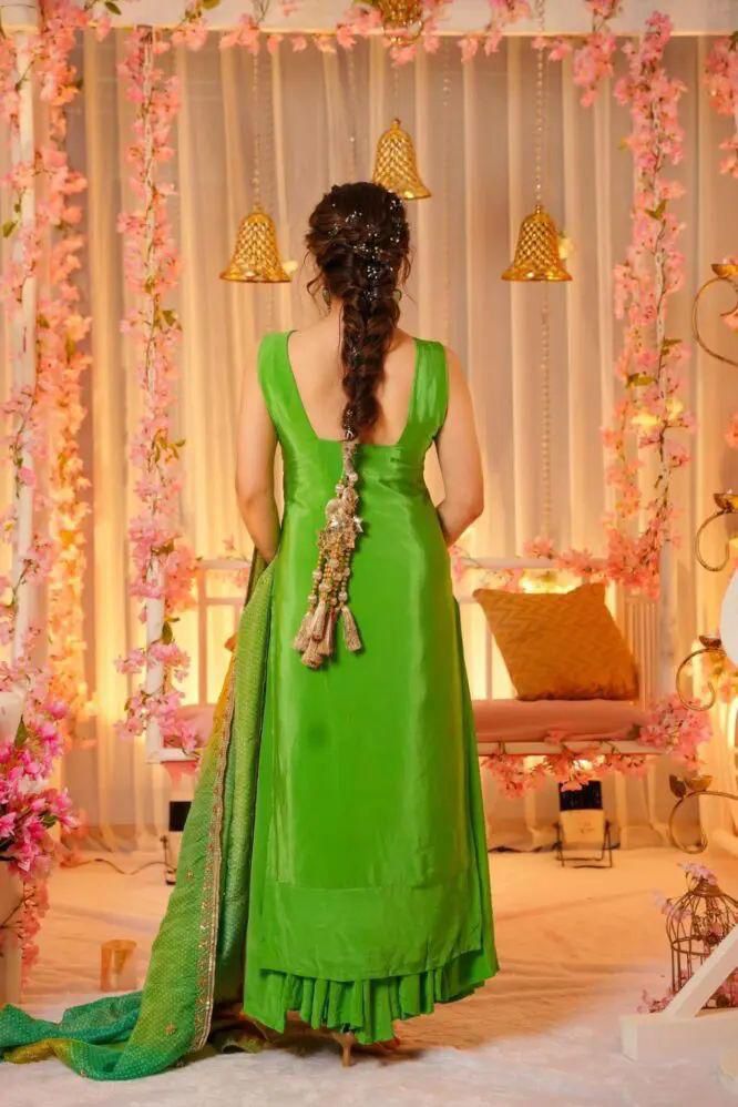 stunning green 🌹bandhej print straight suit