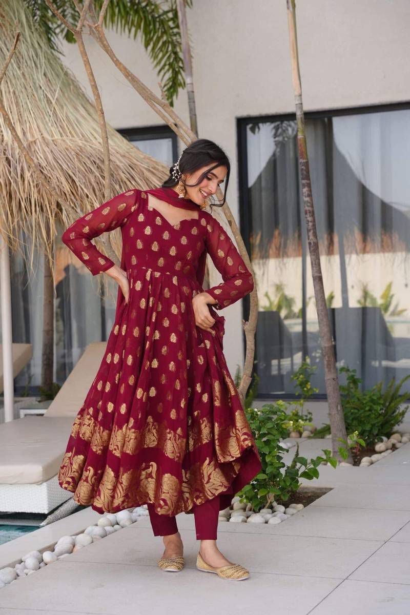 exclusive anarkaliv 3-piece set with full flair